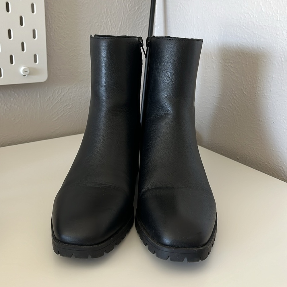 Crown Vintage Platform Chelsea Boots